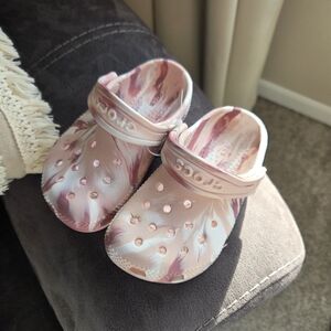 CROCS Kids Water Shoes in Pink and Cream